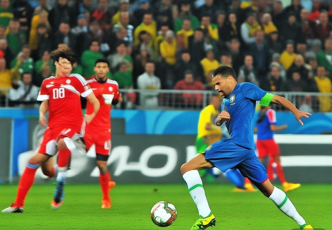 巴西VS俄罗斯男排：历史对决与未来展望(图2)